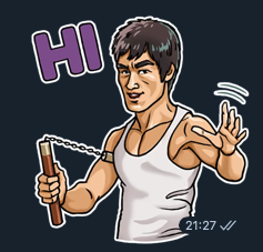 Брюс Ли с нунчаками